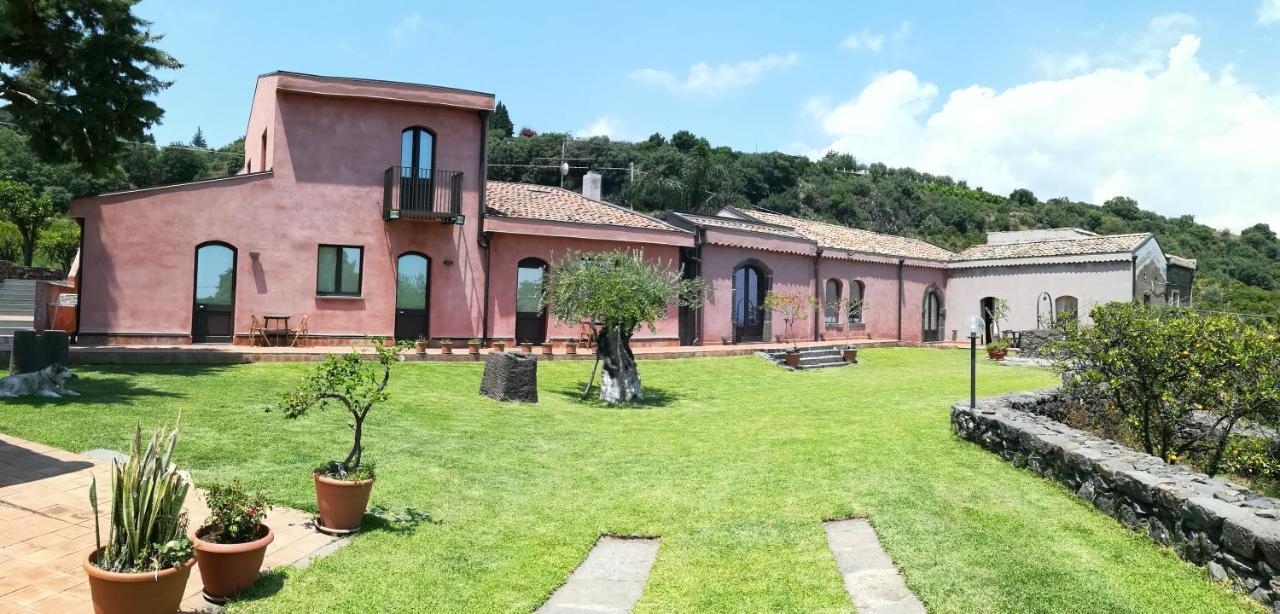 Il Giardino Degli Ovali Villa Фиумефредо ди Сицилия Екстериор снимка